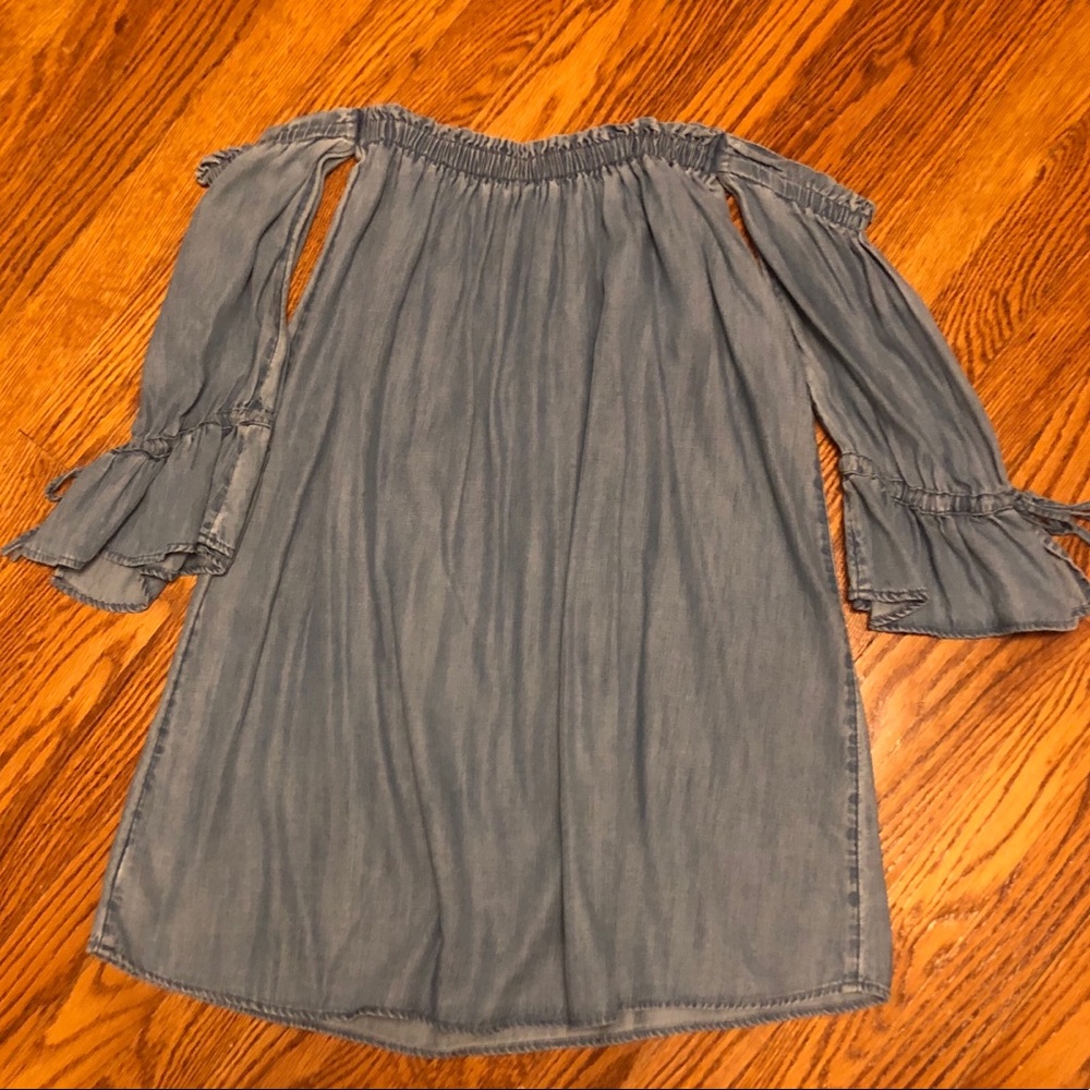 American Eagle off the shoulder dress